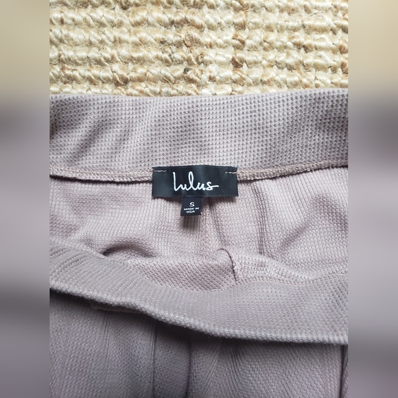 Lulus skirt/shorts size small grayish/brown - Picture 2 of 3